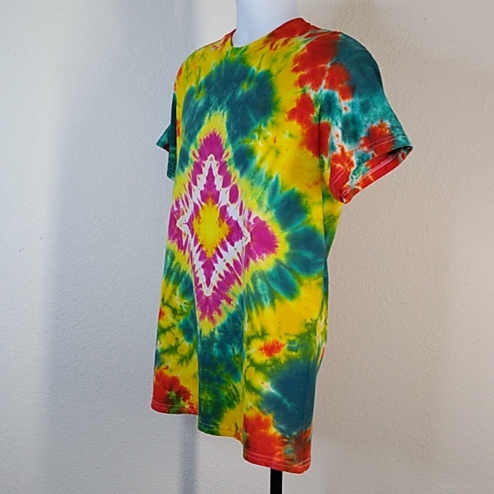 New Gildan Red, Yellow, Green and Pink Tie-Dye Medium T-Shirt - Picture 3 of 5